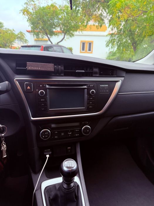 Toyota auris 2015