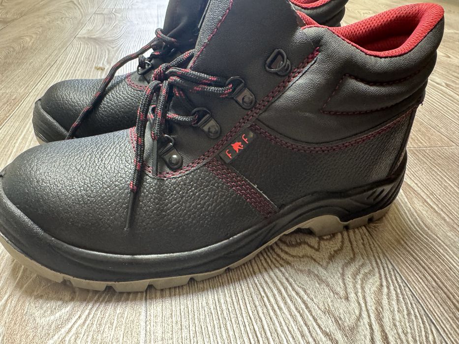 Продам рабочие ботинки