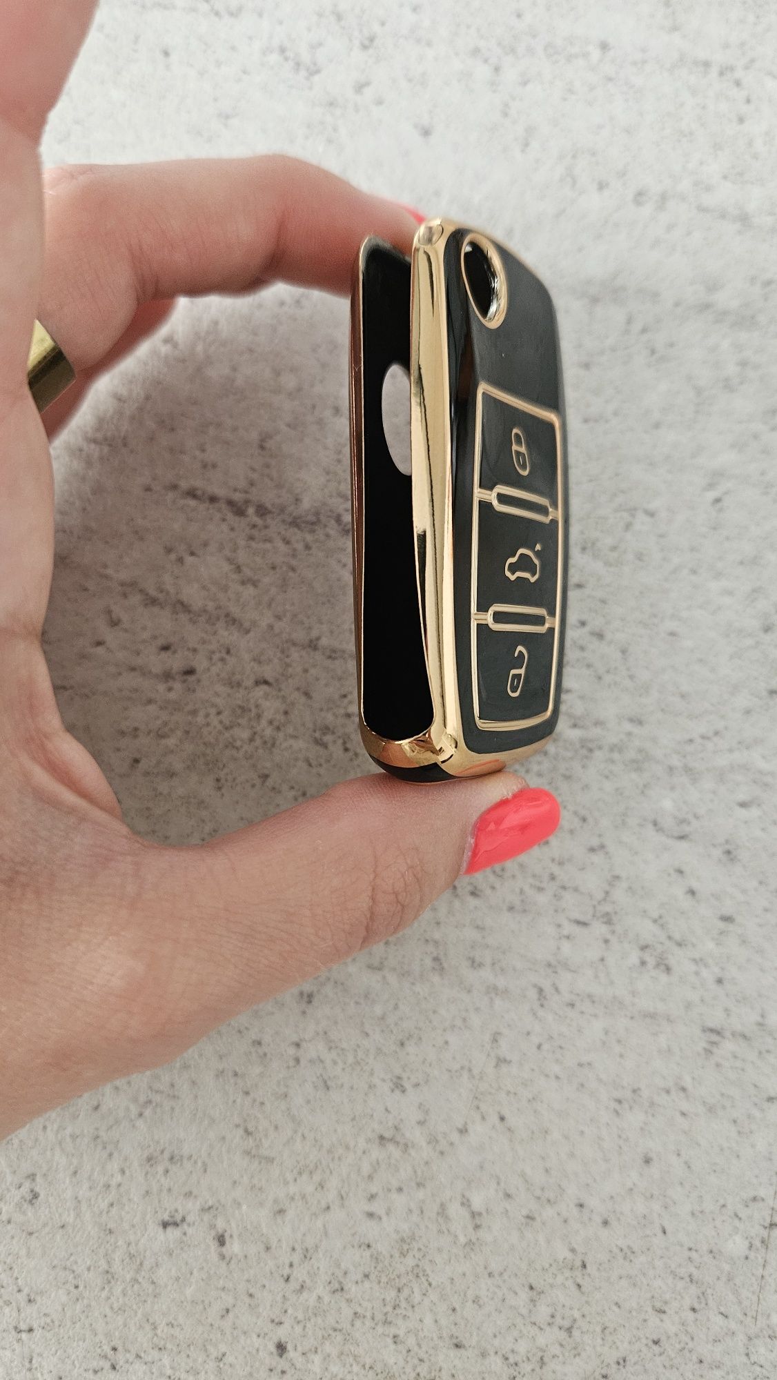 Etui na kluczyk samochodowy czarno złote