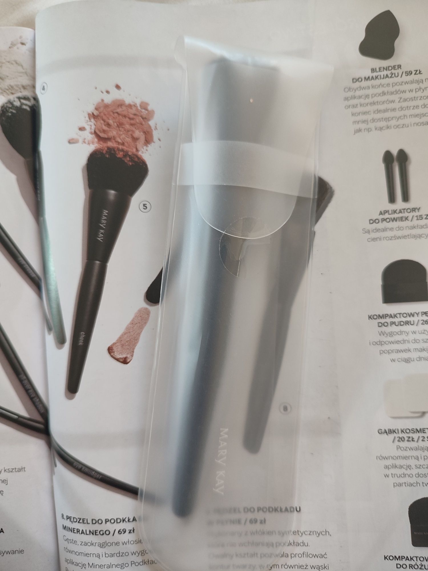 Pędzel do podkładu mineralnego sypkiego Mary Kay