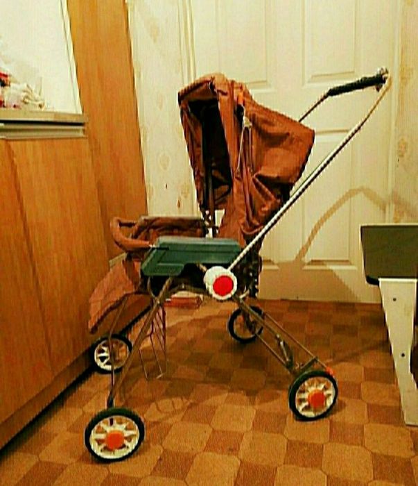 Прогулочная складывающаяся коляска.1-3 года.