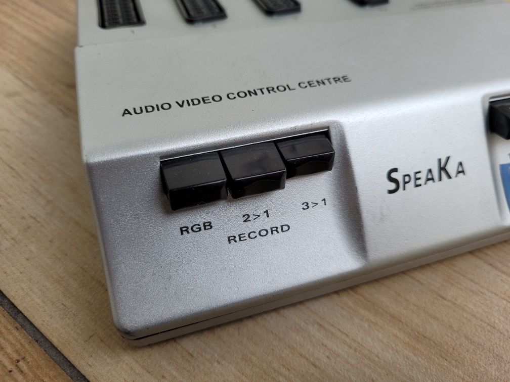 Profesjonalny Switch Konwerter Audio-Video SeaKa RGB VHS DVD HI8