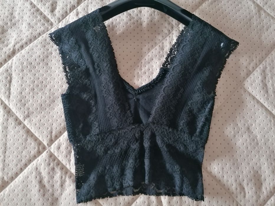 Top preto rendado