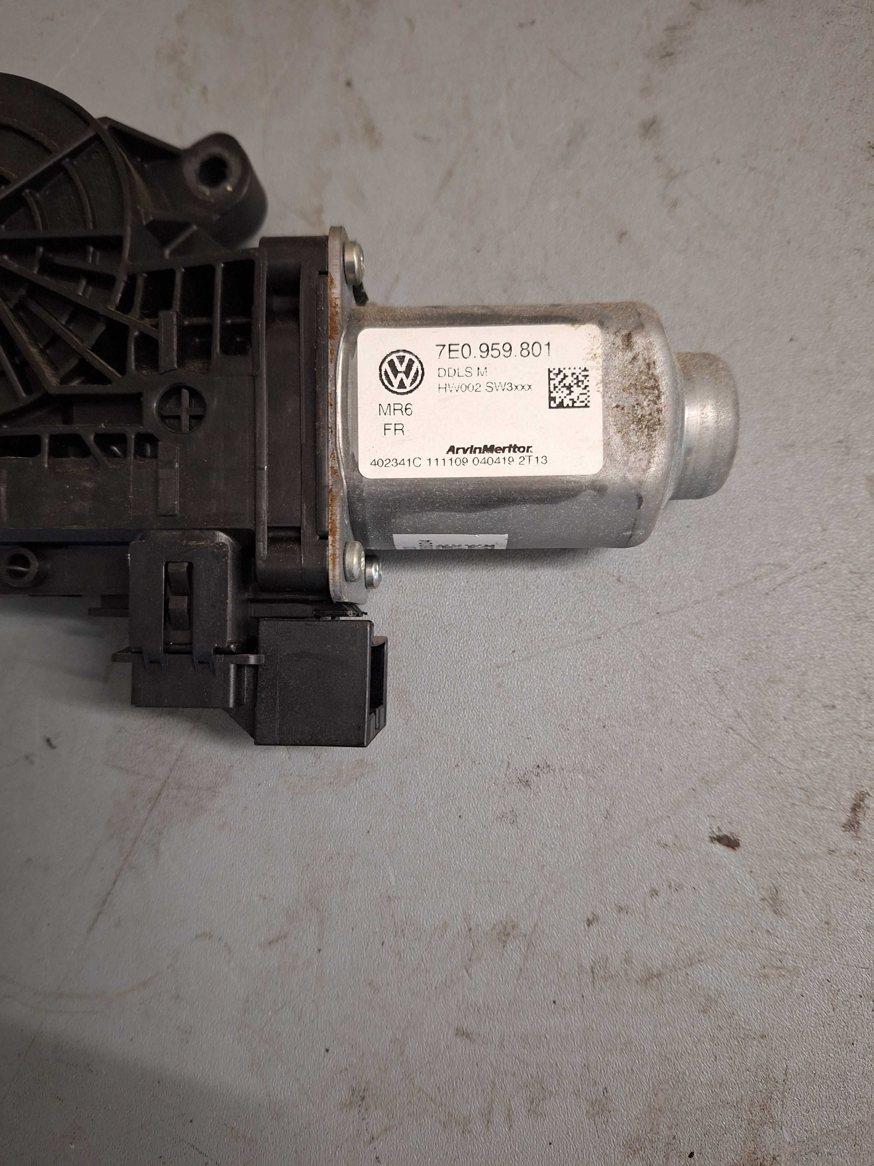 silniczek szyby lewy przód VW T5 LIFT  7E095,9801