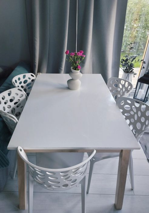 Stół biały rozkładany