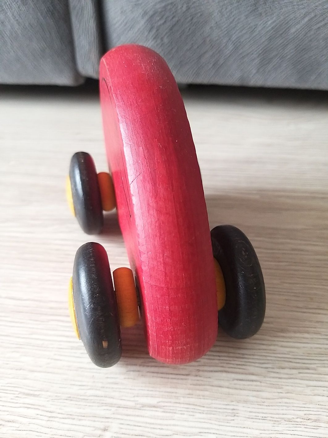Drewniane autko czerwone