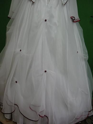 Suknia ślubna biała z bordo ozdobami r.36