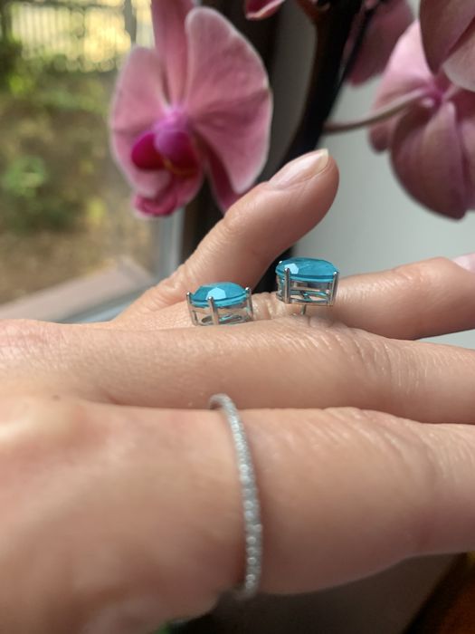 Eleganckie srebrne kolczyki z turmalinem Paraiba