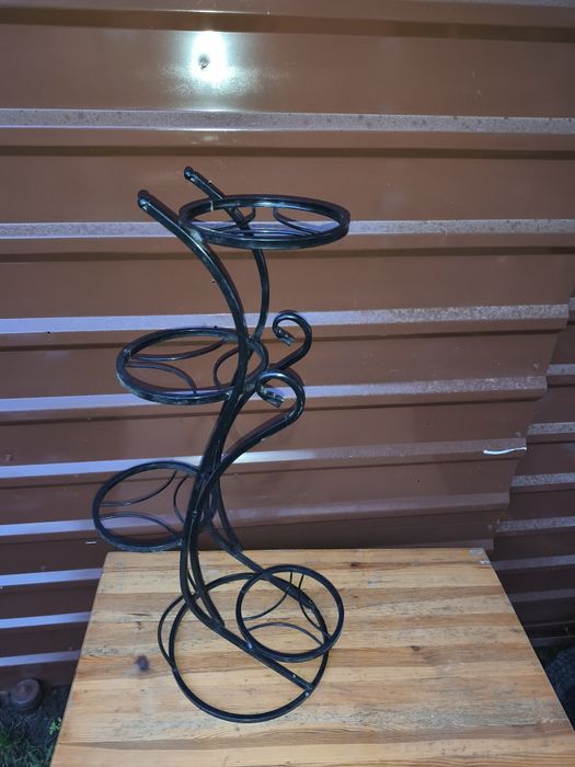 Metalowy kwietnik wys 92cm