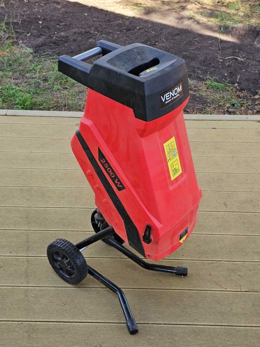 Elektryczny rozdrabniacz rębak gałęzi VENOM (2400W)