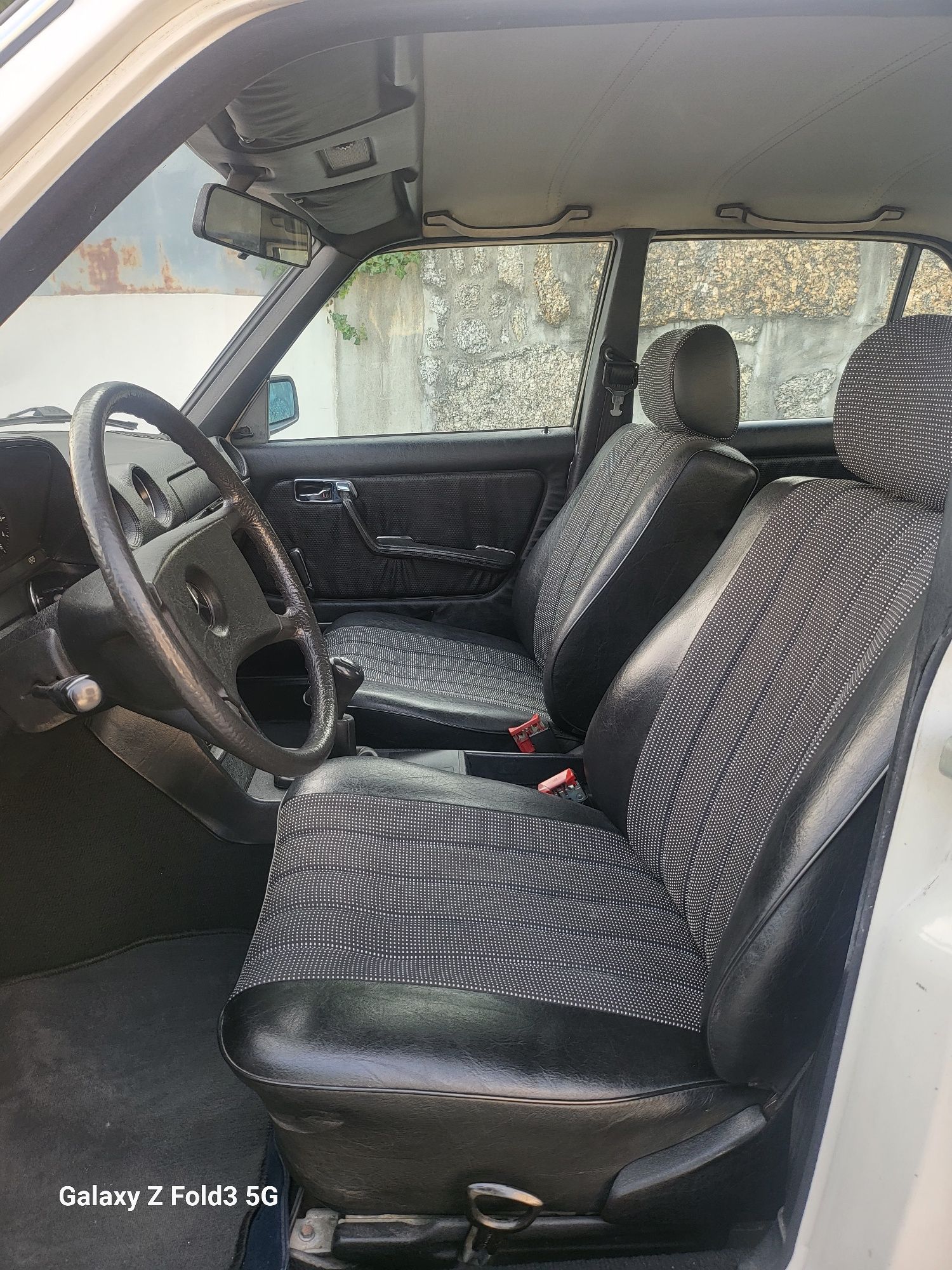 Mercedes-Benz 240D W123