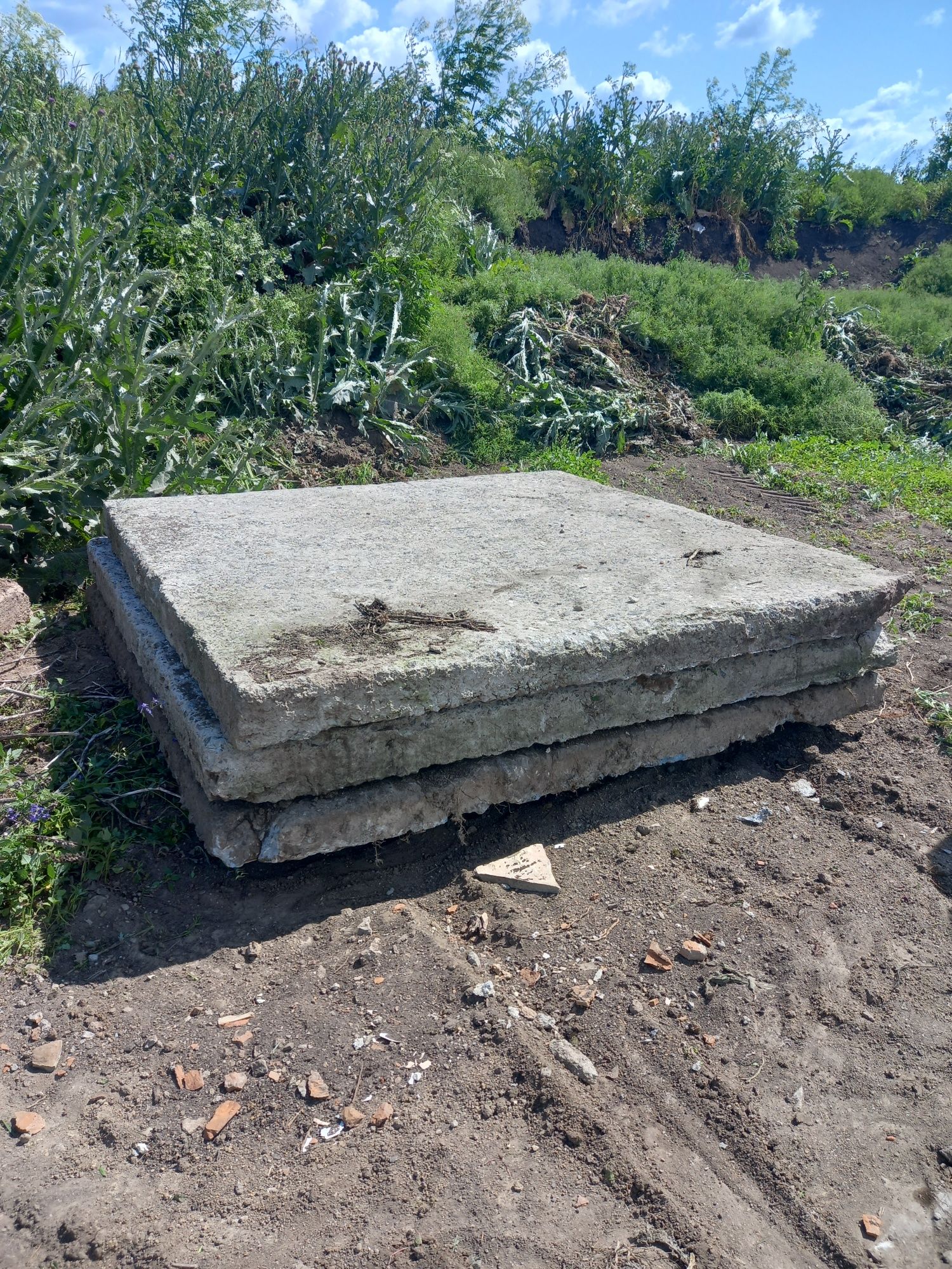 Ферми дорожні плити, колони