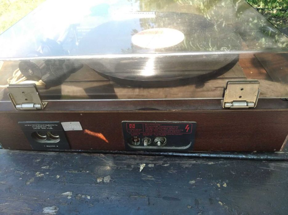 Програвач вінілових платівок  " Радіотехніка 001 стерео .