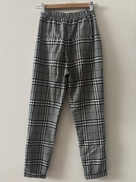 Materiałowe damskie spodnie