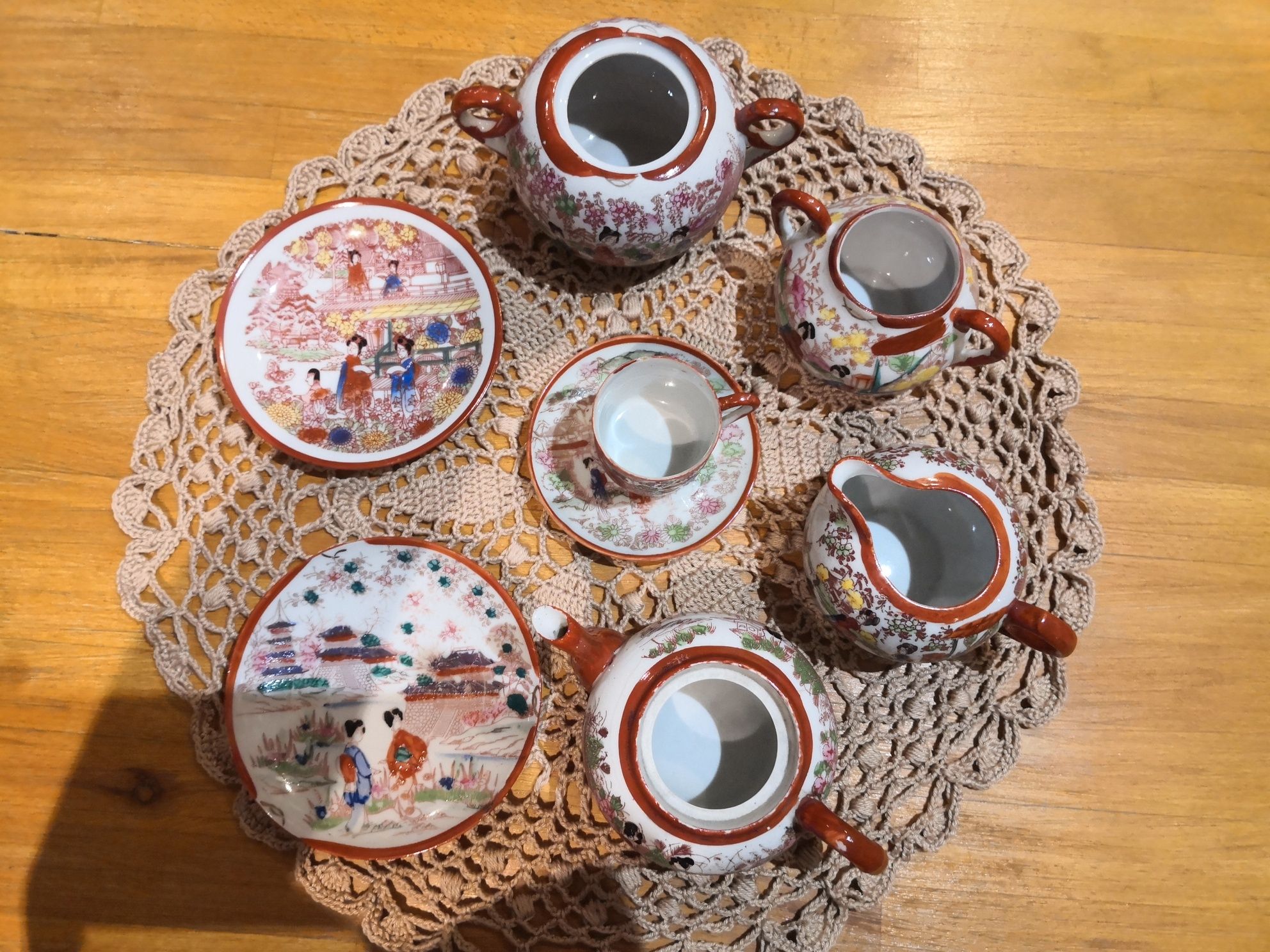 Elementy zestawu japońskiej porcelany Kundali, 8 części