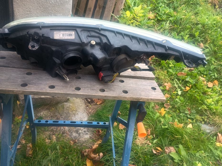 Citroen C4 lampa przednia prawa Valeo