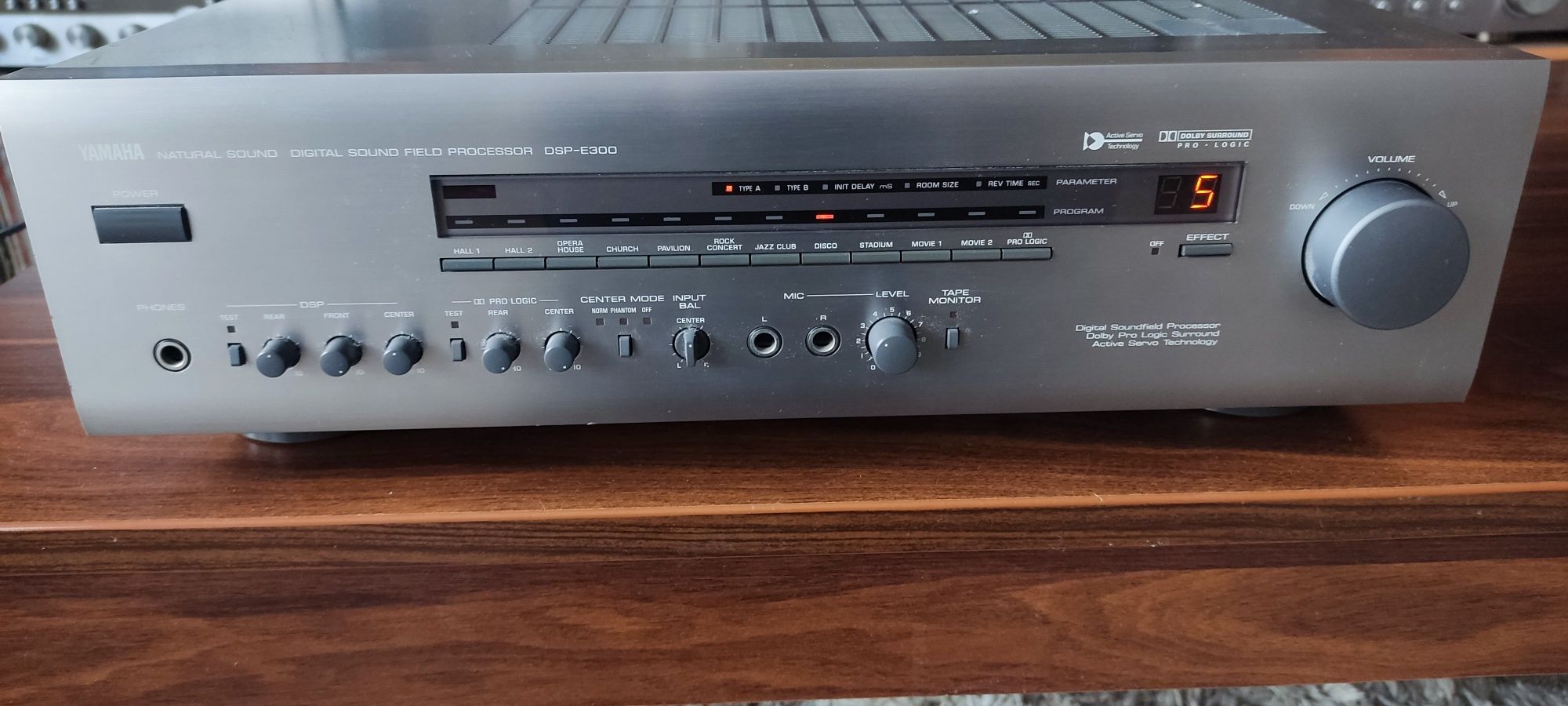 Yamaha dsp e 300 wzmacniacz