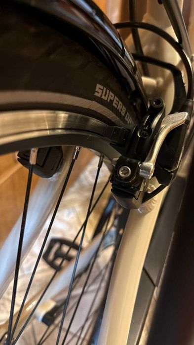 Електровелосипед Triumph Bosch + зарядний пристрій 36-4 без ключа.