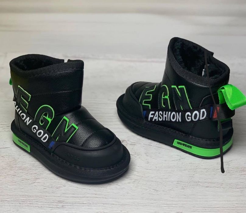 Продам зимние тёплые ботинки угги сапожки ботинки на мальчика 30 разме