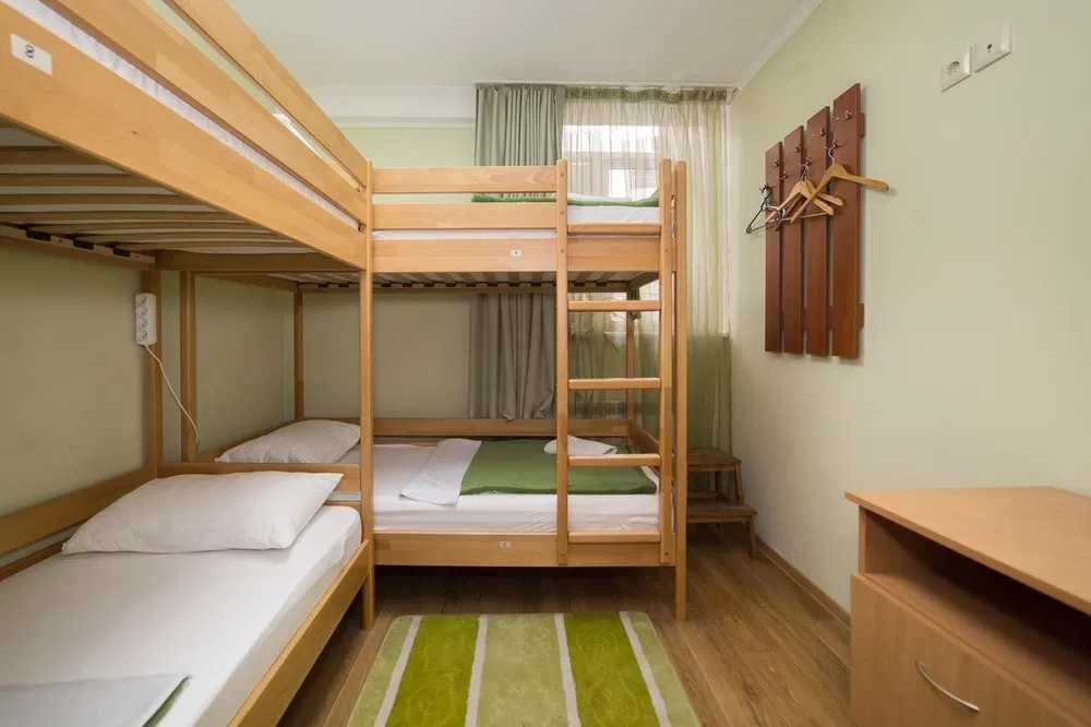 Хостели у кожному районі Києва поряд з Метро-12-555.biz.ua