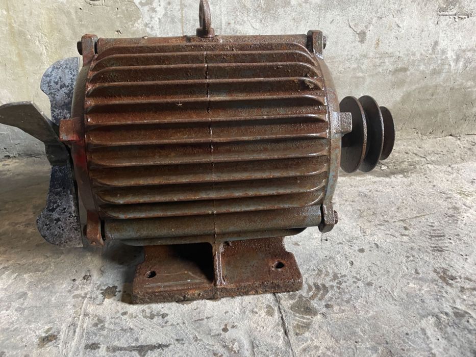 Електродвигун 7.5 кВт 3-фазний