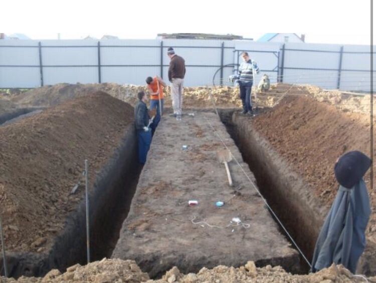 Копка землі у ручну.Траншеї.Ями під кільця.