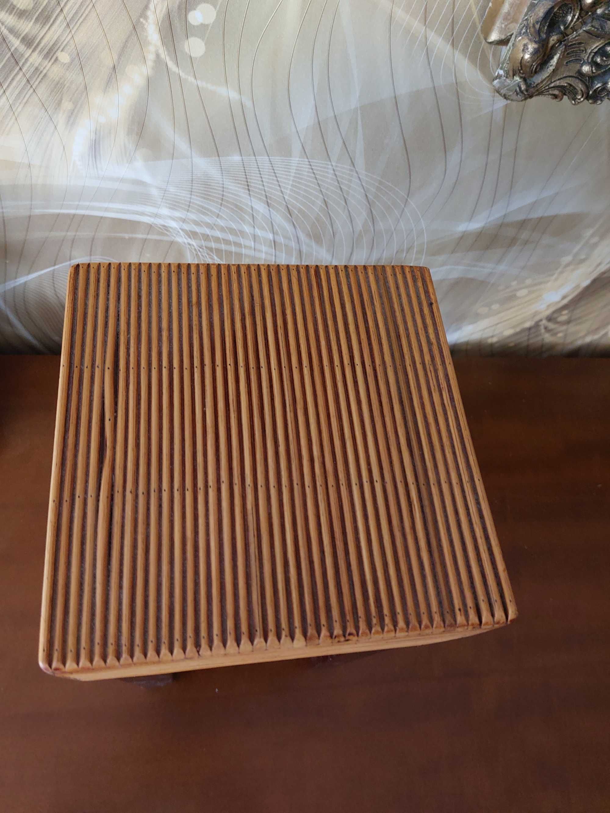 Taborecik stołek drewniany dla kolekcjonerów