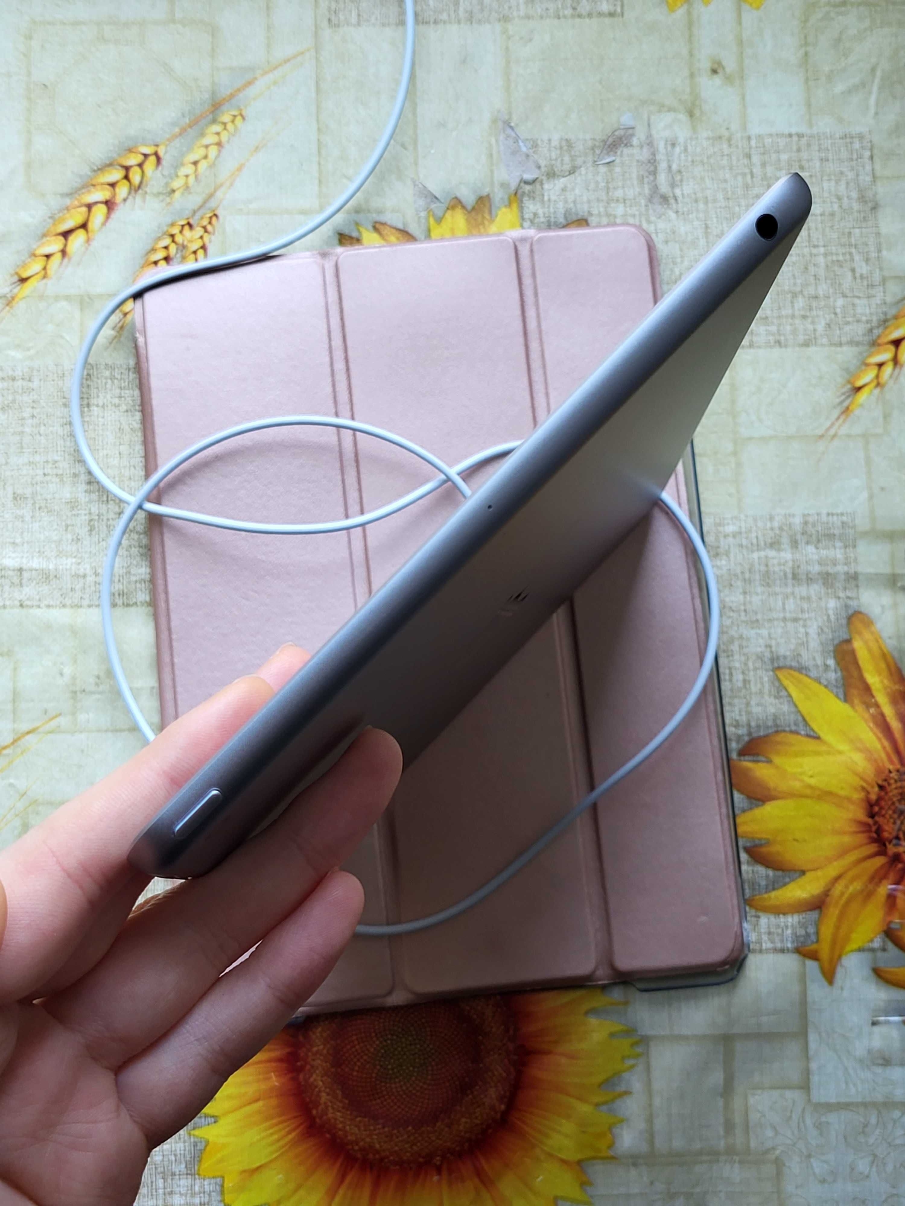 Планшет Apple iPad 9.7" 6 покоління 128 ГБ