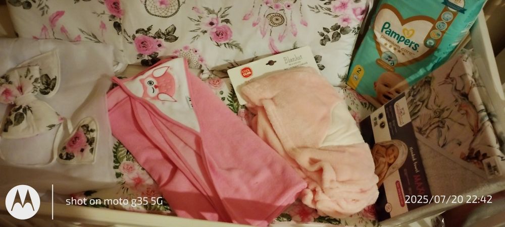 Nowe łóżecxko z pościelą i baldachimem itd