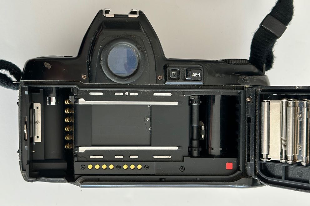 Nikon F-801s - Camera