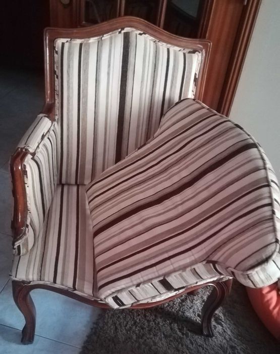 Cadeirão clássico cerejeira. Novo preço