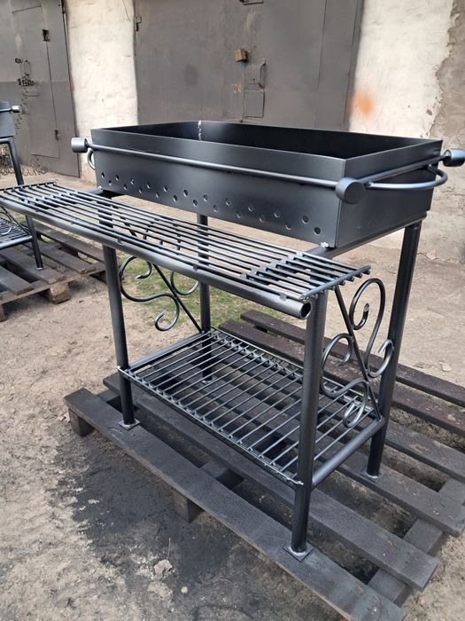 Мангал в наявності.