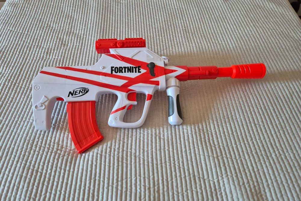 Pistola NERF Fortnite B-AR carregador 10 dardos
