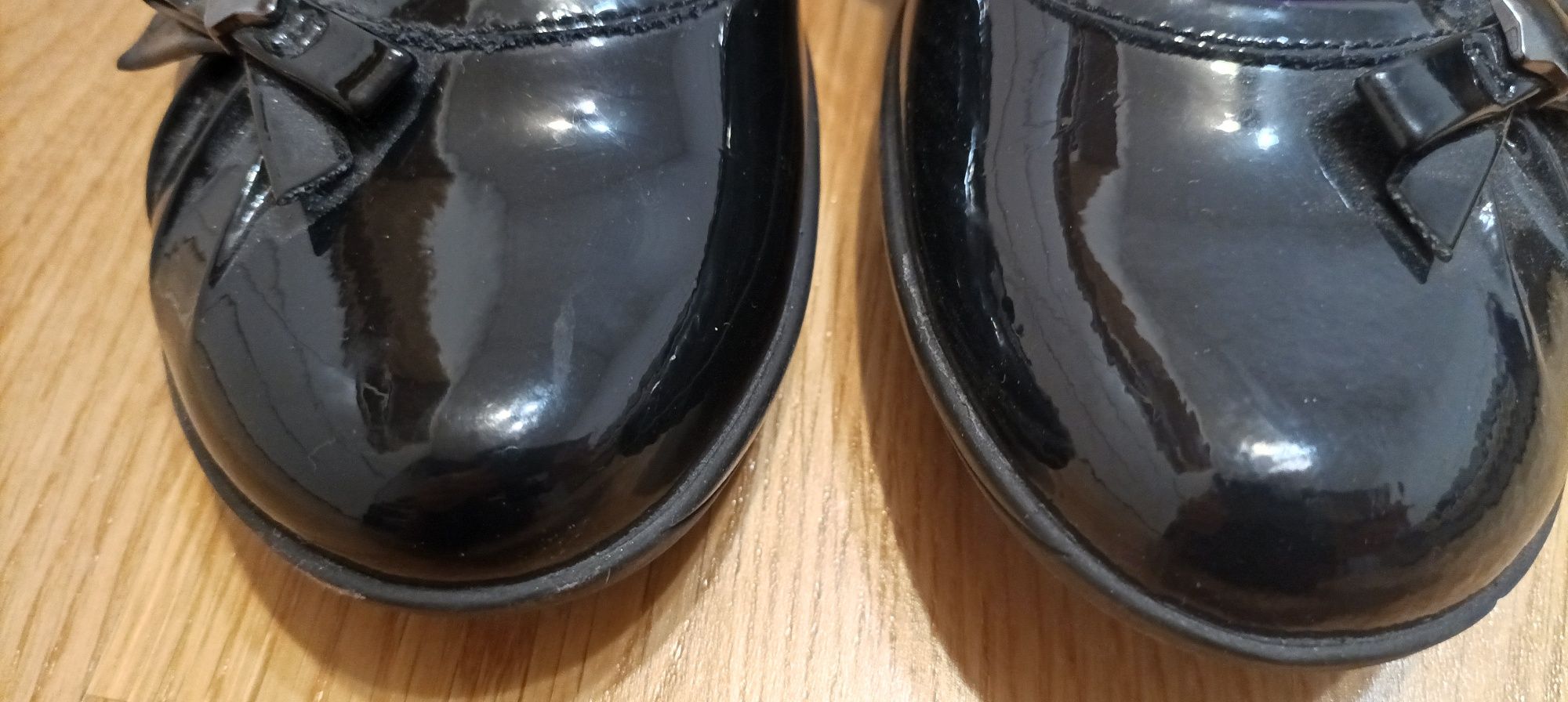 Buty balerinki lakierki skórzane firmy Clarks rozm. 33