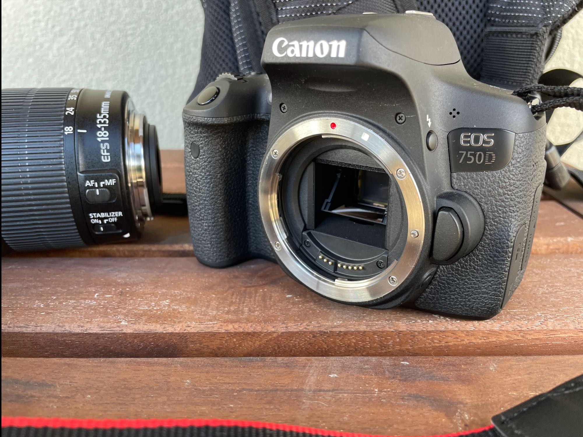 Canon EOS 750D corpo + lente 18-135mm