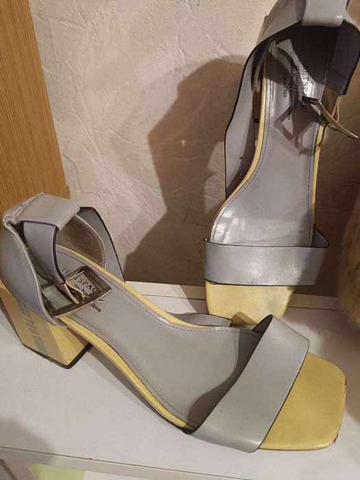 Віддам босоніжки 39 розмір