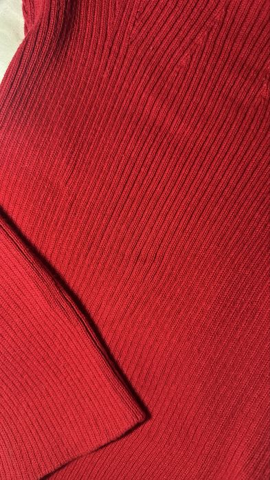 Кофта зі спущеними плечима