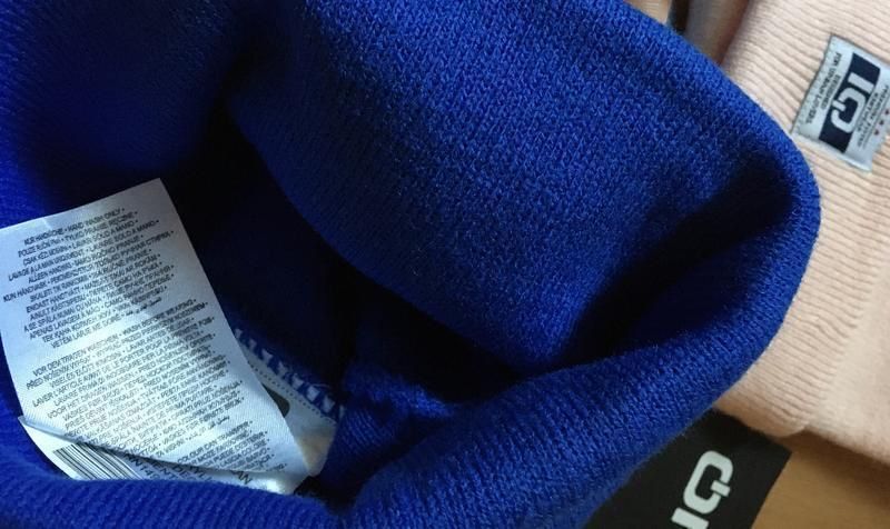 Спортивные шапки, разноцветные