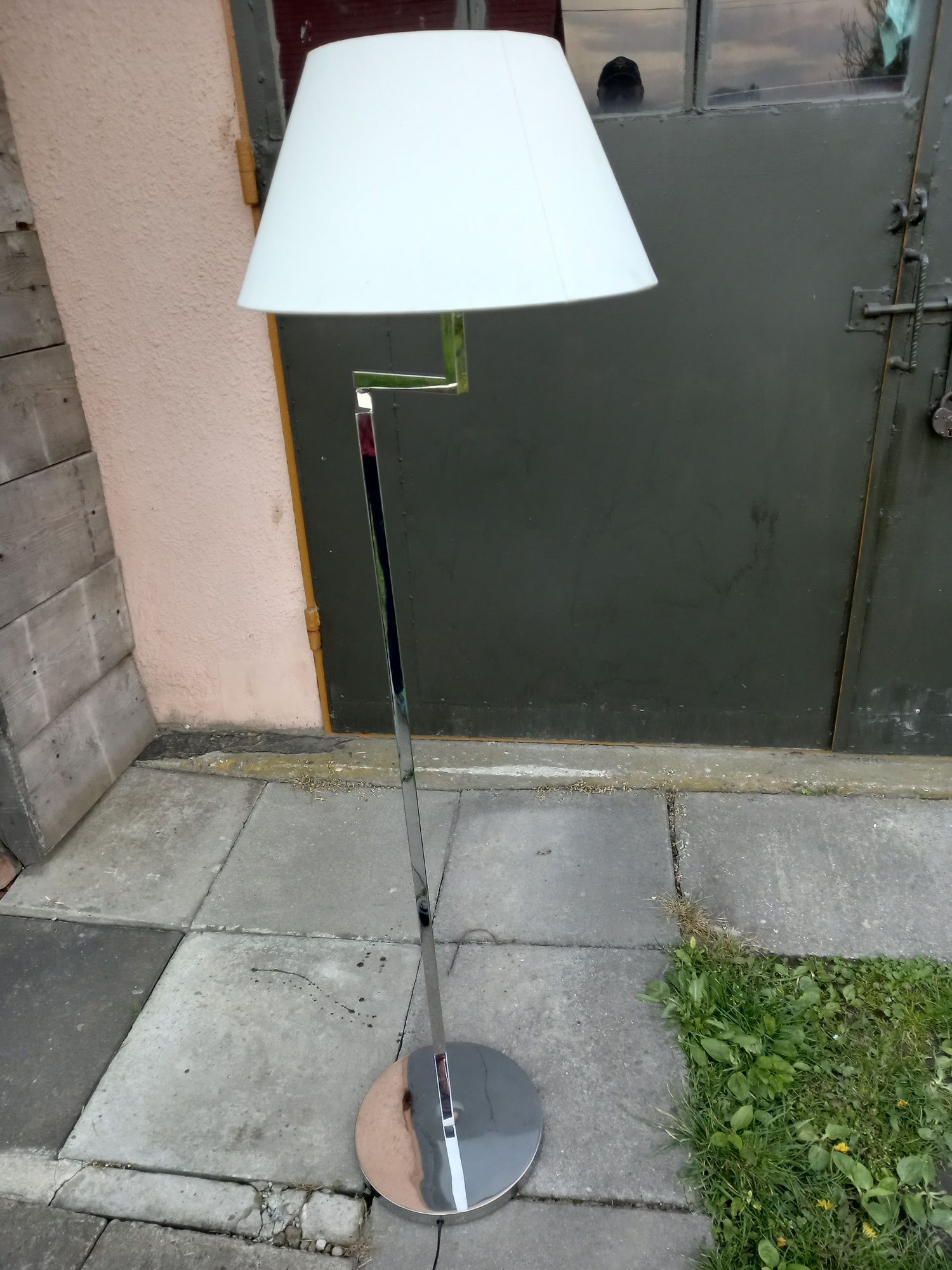 Lampa stojąca.Ciekawy design.