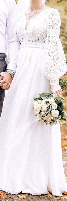 Весільна сукня з мереживним верхом