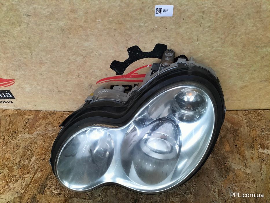 Mercedes C W203 04-07 рестайлинг фара передняя левая Xenon A2038204161