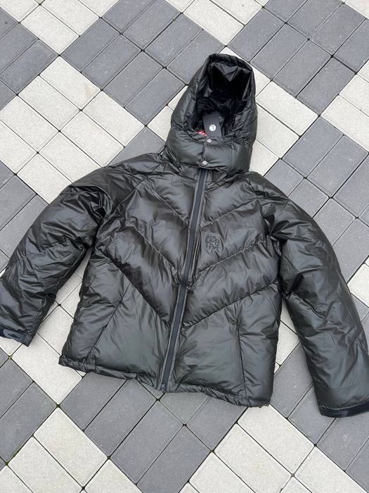 ‼️ЦІНУ ЗНИЖЕНО‼️ Пуховик Mertra (реагує на дотик,змінює колір,мертра)