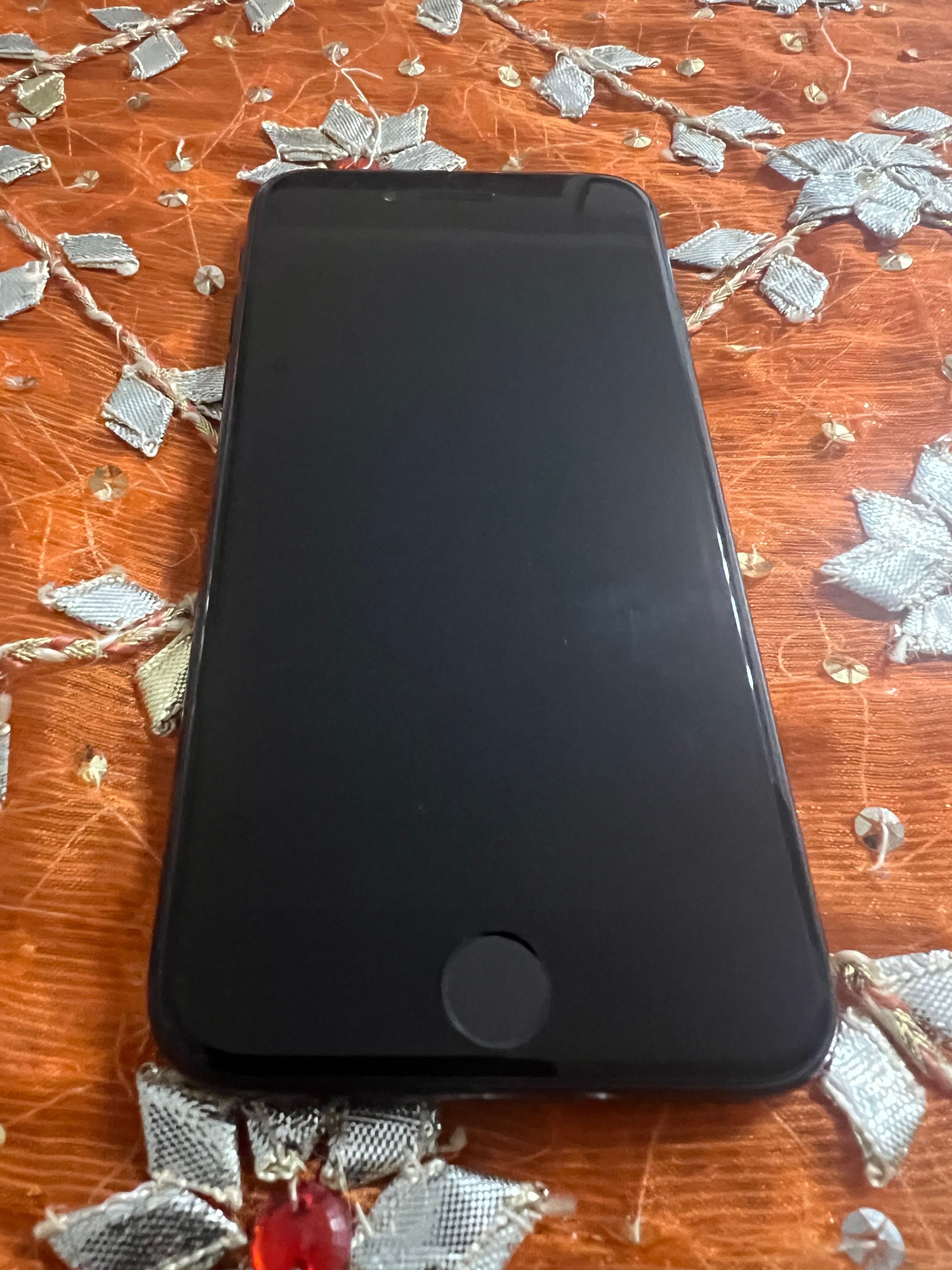 Apple iPhone SE wersja 13.6.1 MX992LL/A kupiony w 2021 r