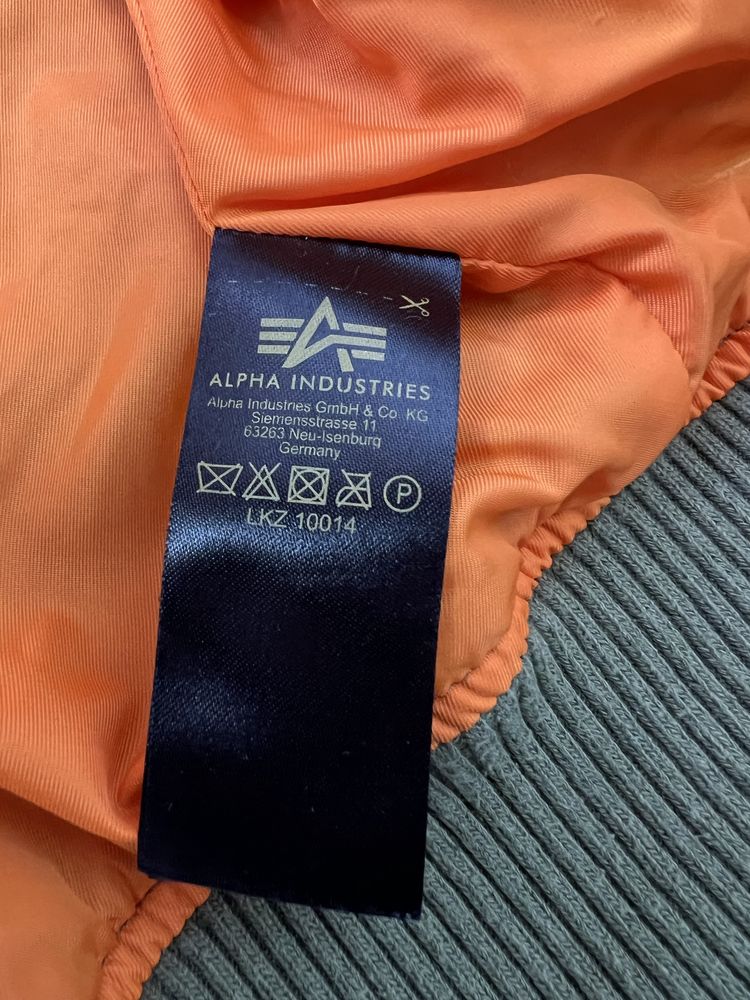 Чоловічий бомбер alpha industries
