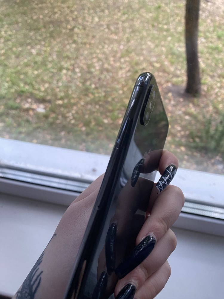 продаю iphone X r-sim
