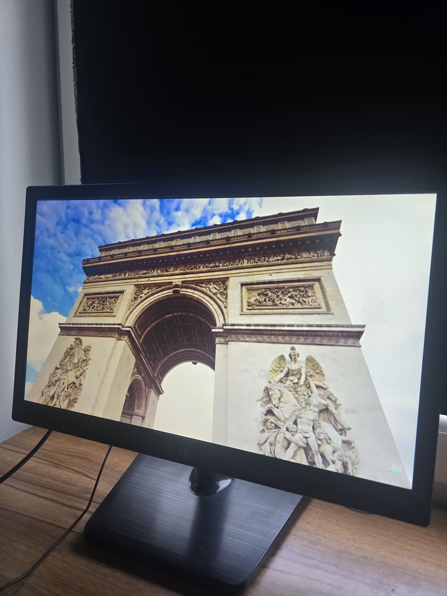 Monitor flatron lg 19cali model 19EN33S-B