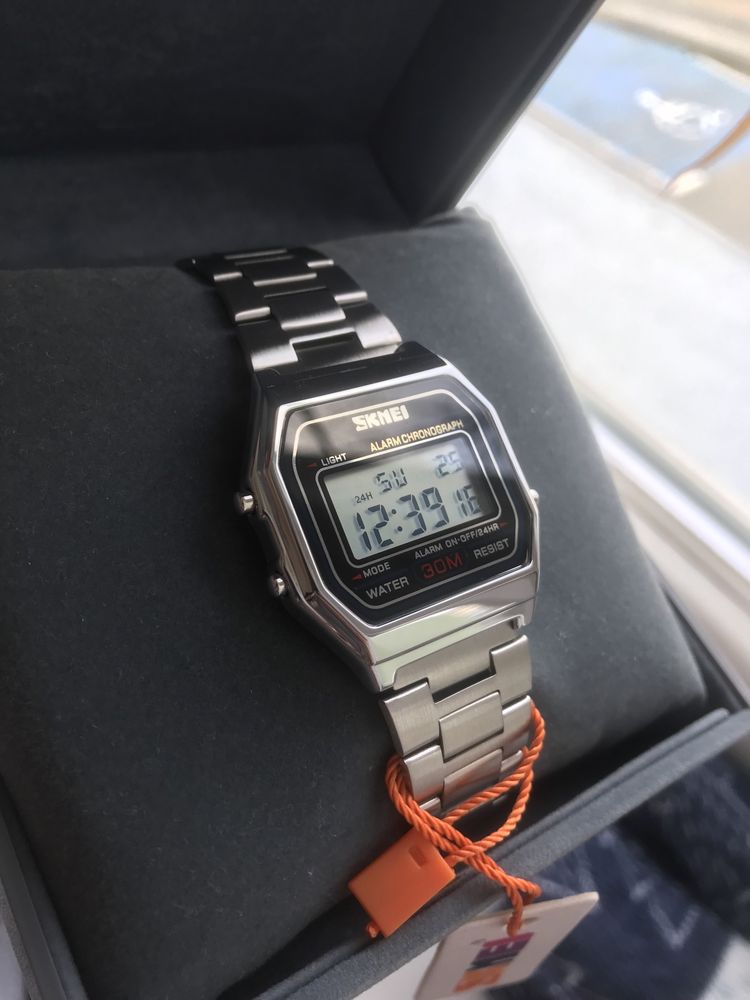 Zegarek elektroniczny retro Skmei