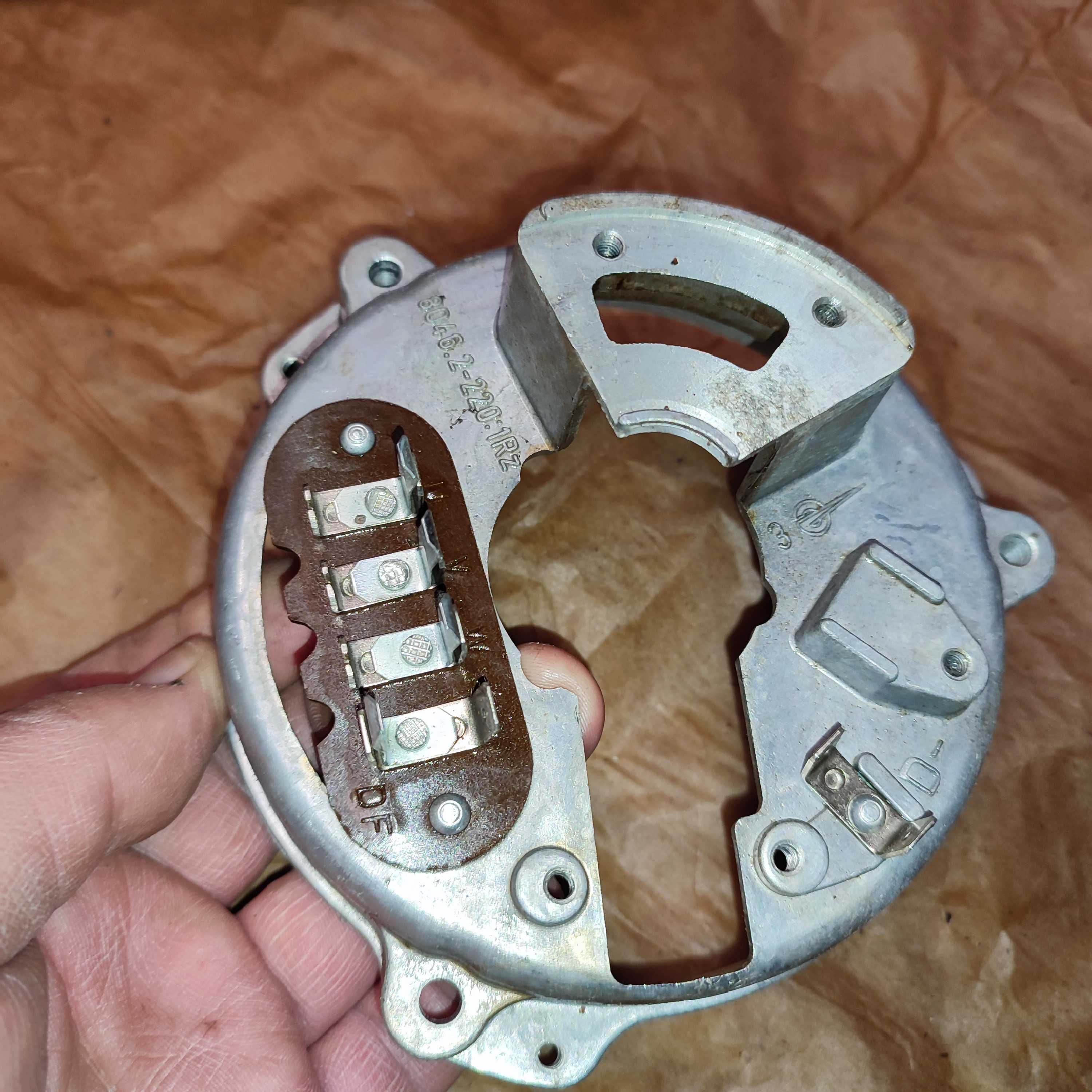 pokrywa stator stojana alternatora MZ ETZ 250 150 iskrownik podstawa