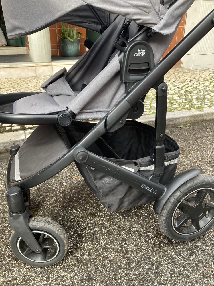 Carrinho e Ovinho Smile 3 Britax Romer (apto para carro)