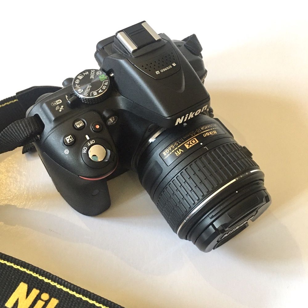 NIKON D5300 + AF-S Dx 18-55 VR + bolsa